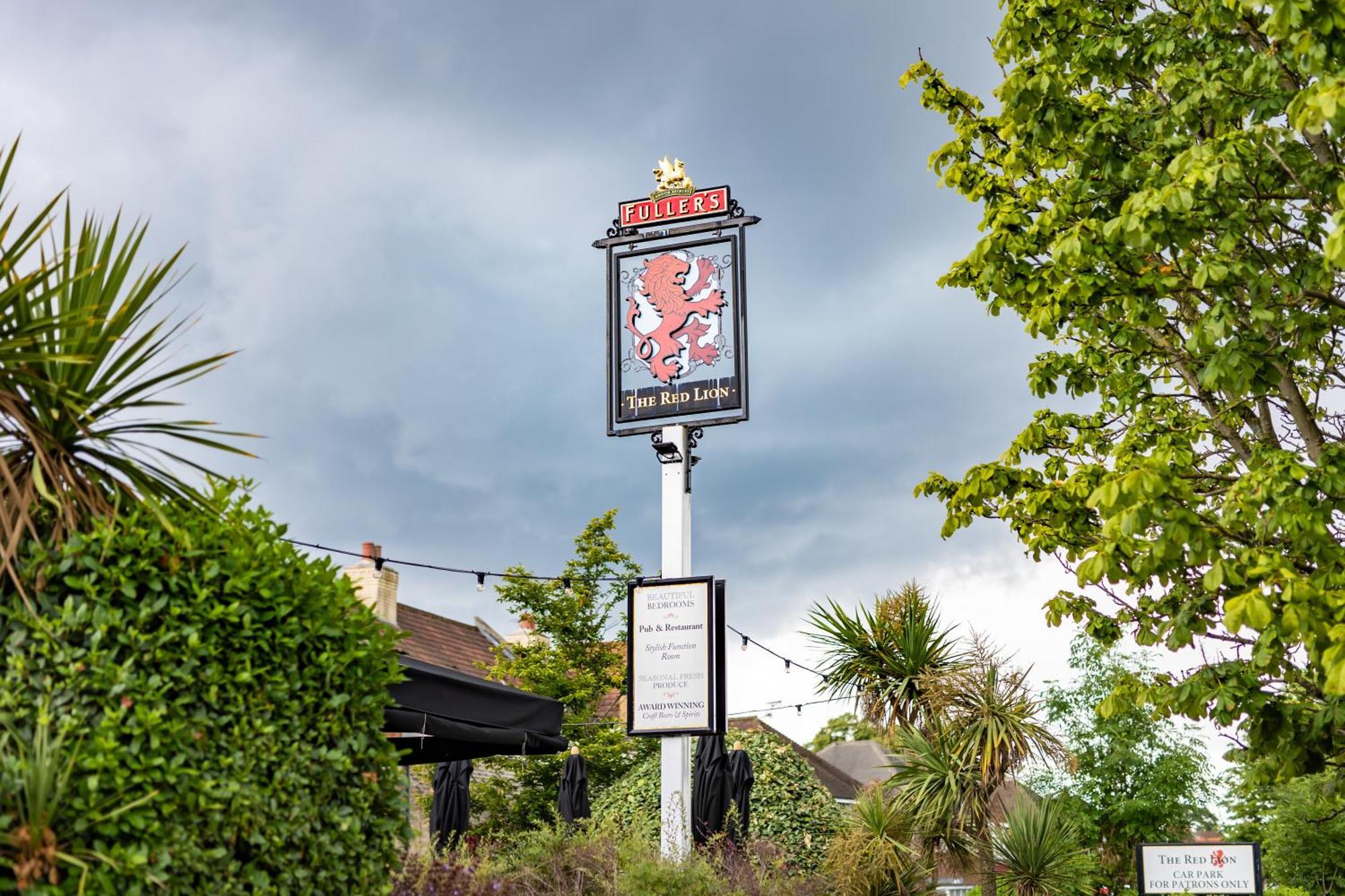 The Red Lion Hotel Hillingdon kerület Kültér fotó