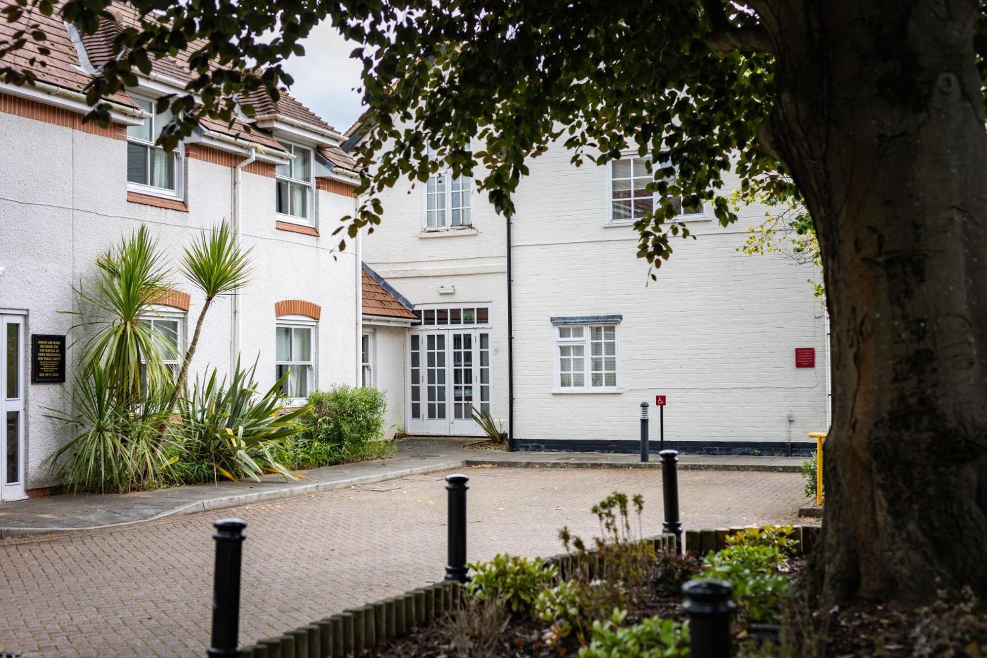 The Red Lion Hotel Hillingdon kerület Kültér fotó