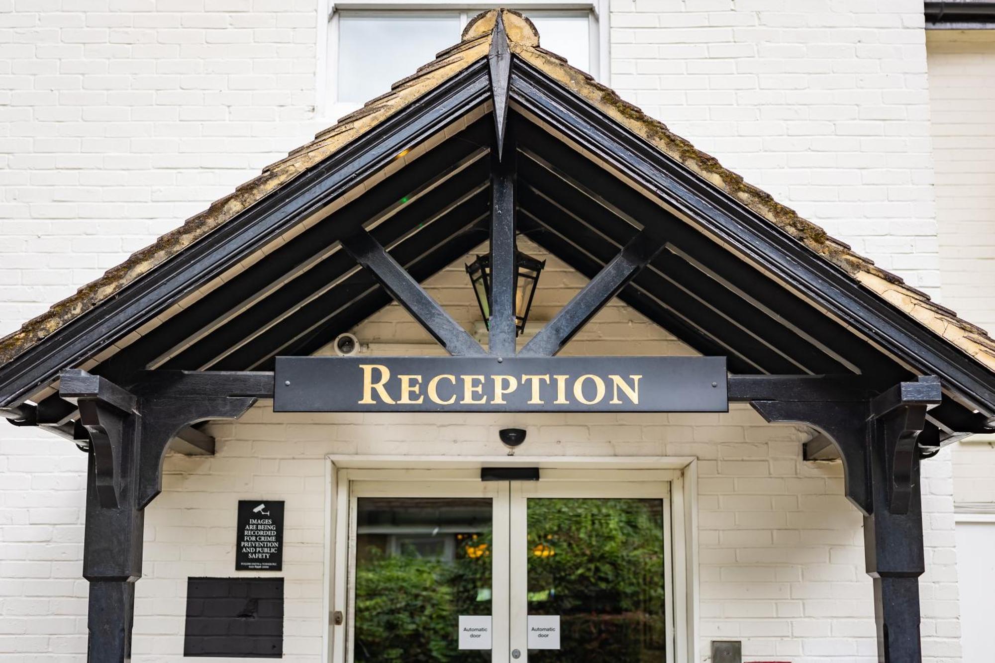 The Red Lion Hotel Hillingdon kerület Kültér fotó