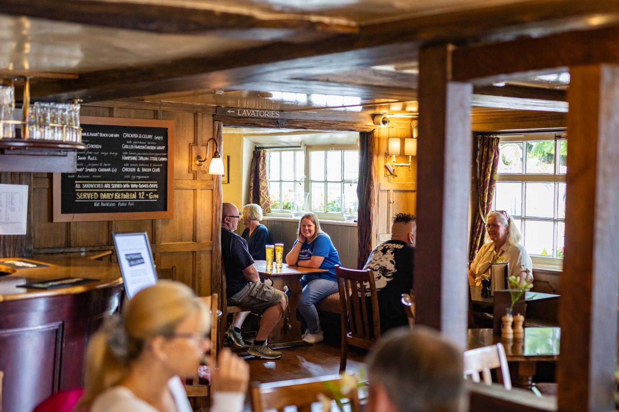 The Red Lion Hotel Hillingdon kerület Kültér fotó