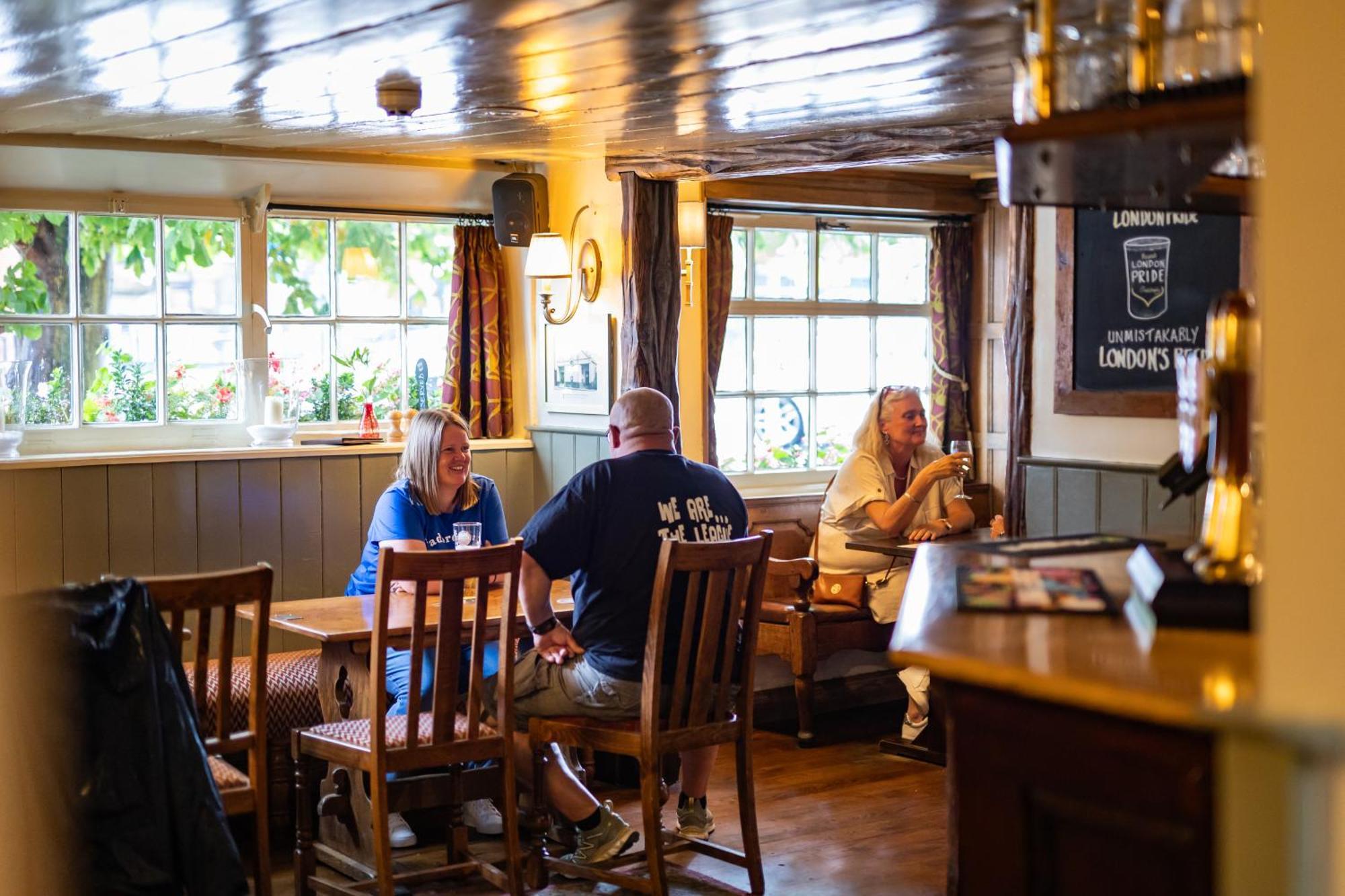 The Red Lion Hotel Hillingdon kerület Kültér fotó