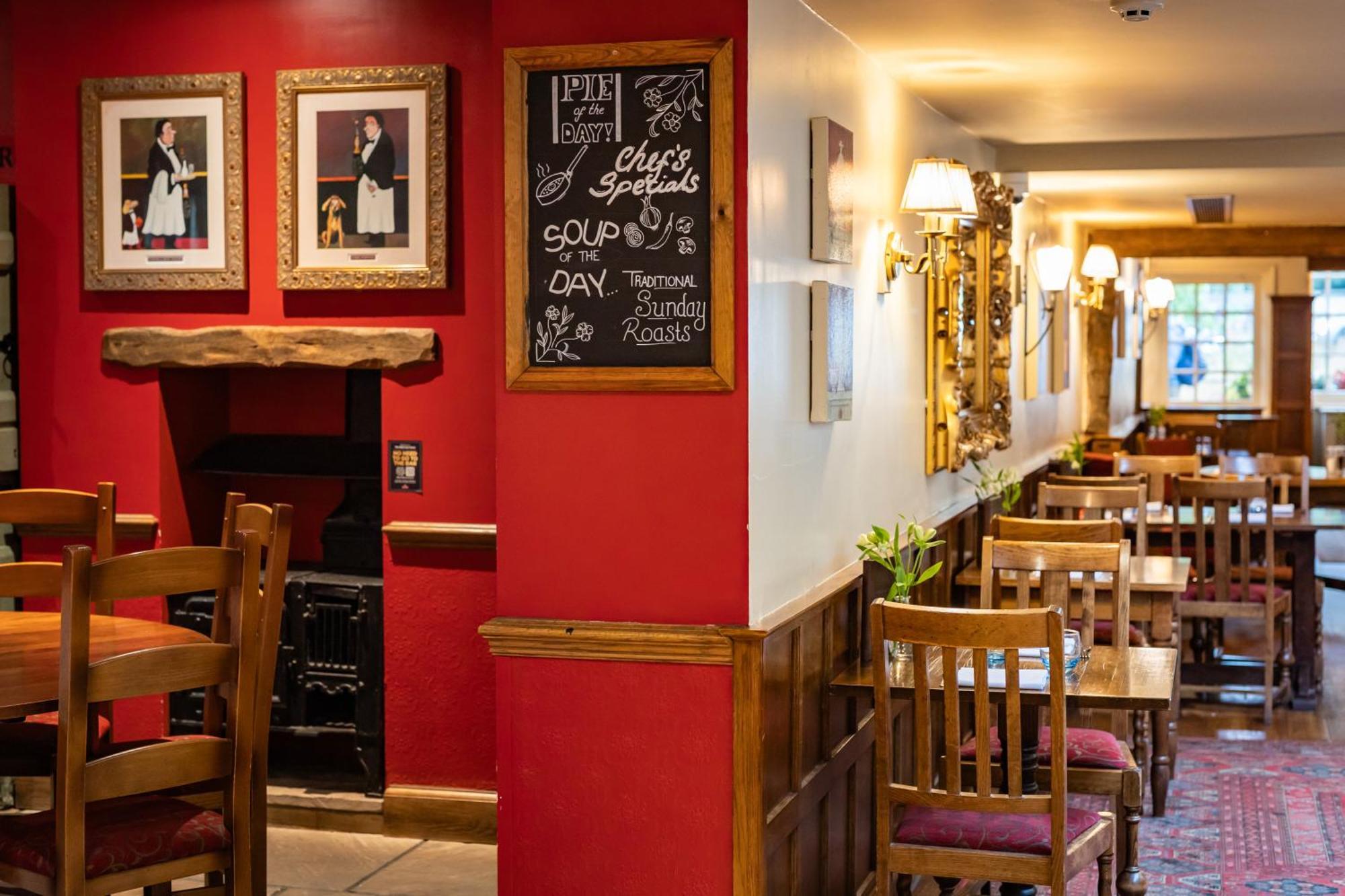 The Red Lion Hotel Hillingdon kerület Kültér fotó