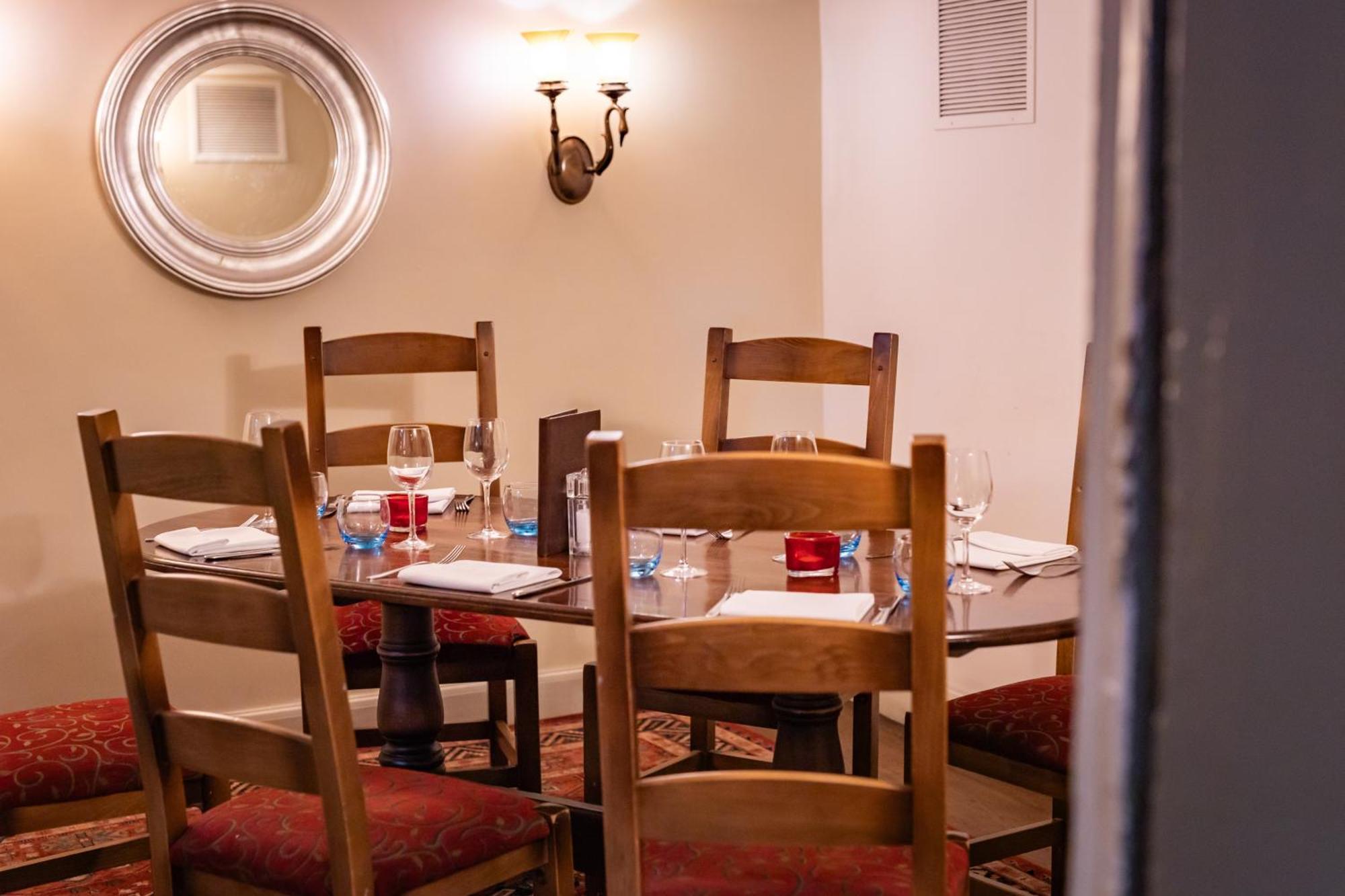The Red Lion Hotel Hillingdon kerület Kültér fotó