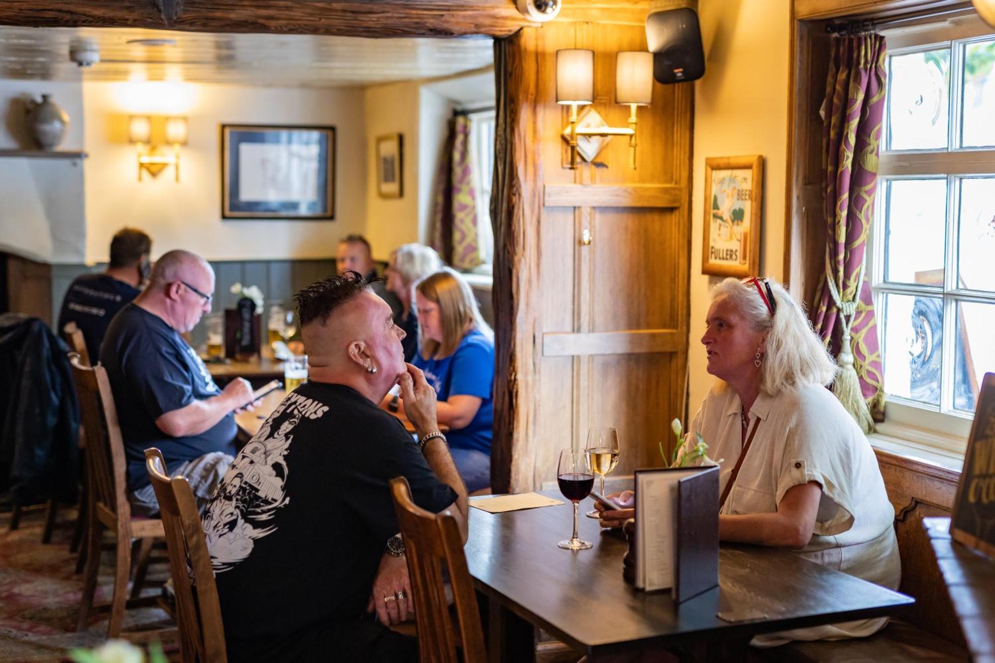 The Red Lion Hotel Hillingdon kerület Kültér fotó