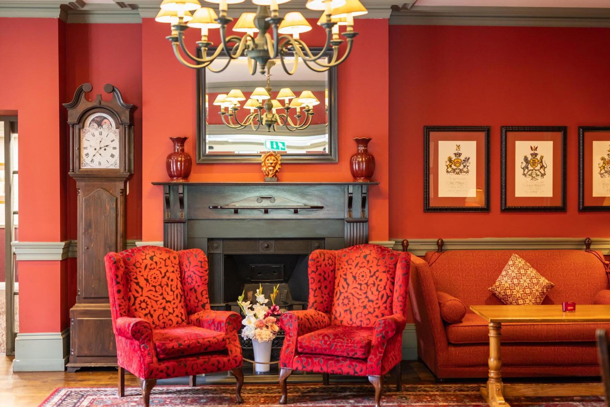The Red Lion Hotel Hillingdon kerület Kültér fotó