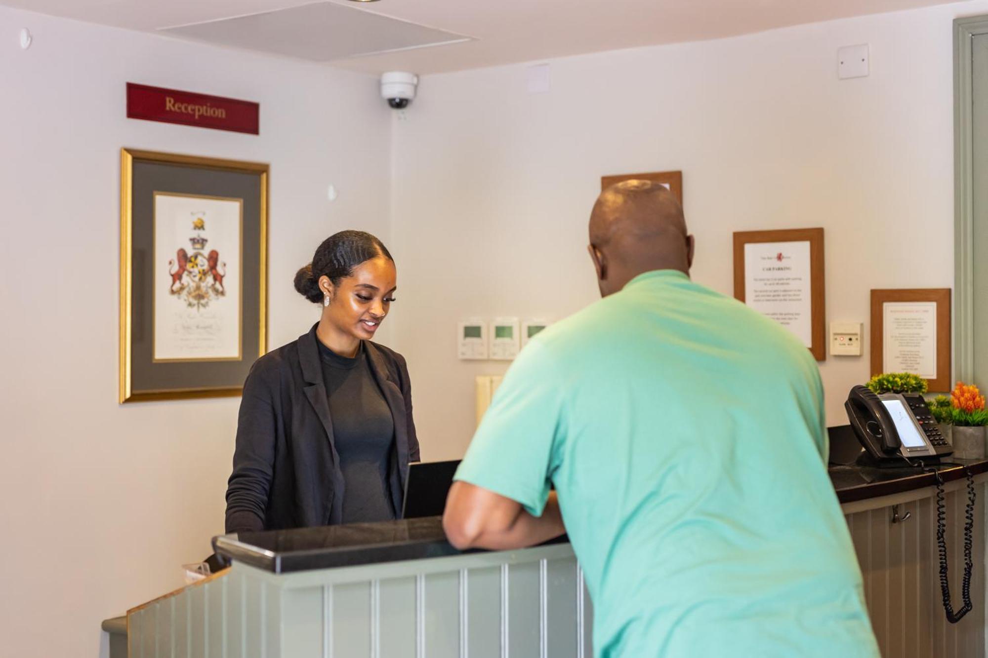 The Red Lion Hotel Hillingdon kerület Kültér fotó