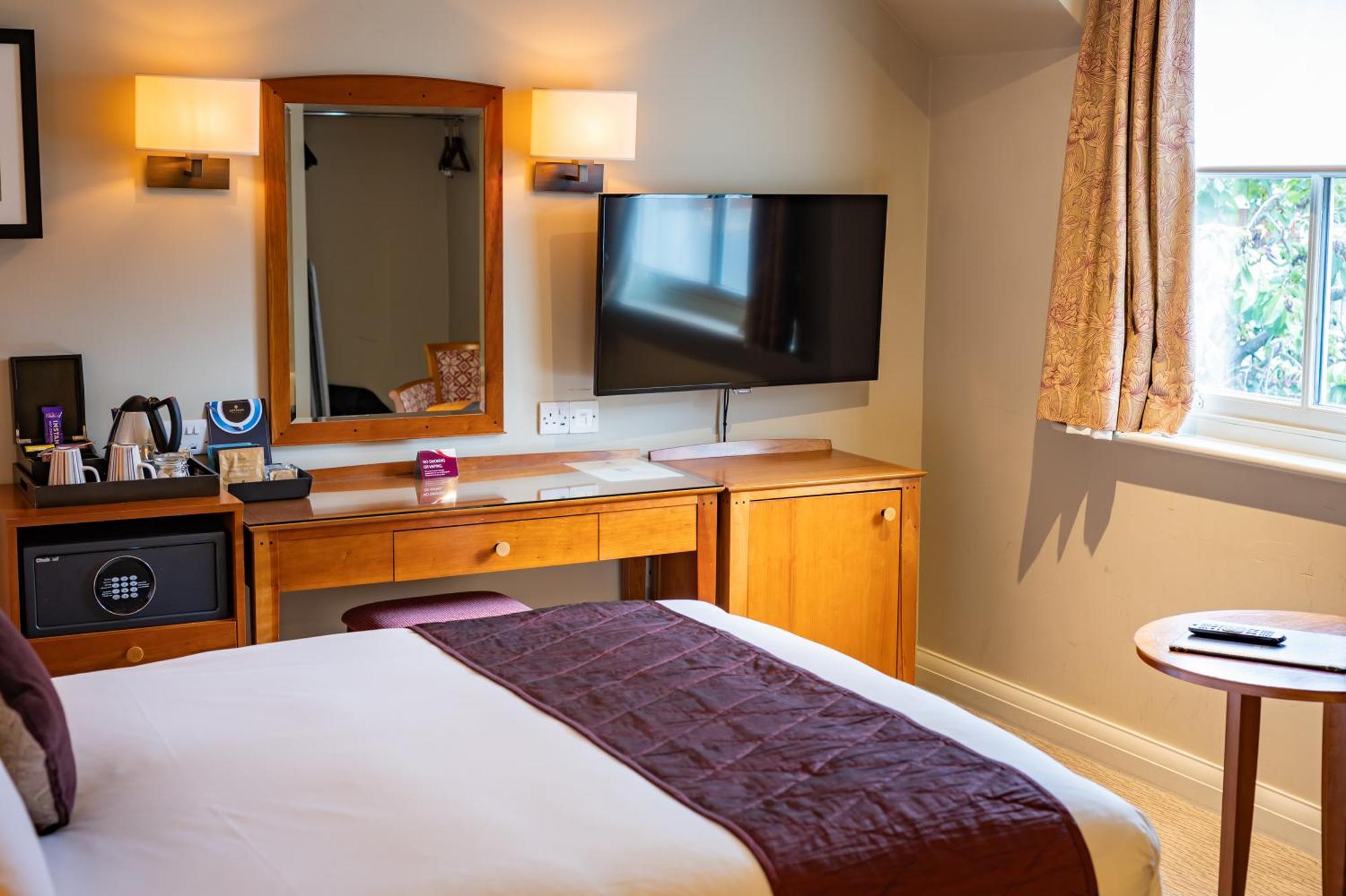 The Red Lion Hotel Hillingdon kerület Kültér fotó