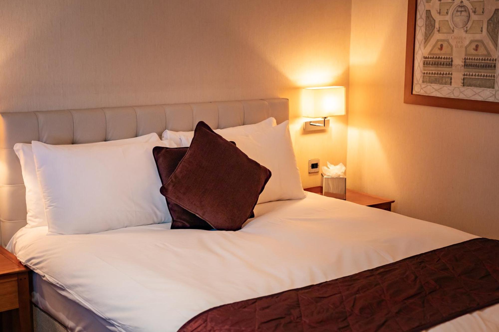 The Red Lion Hotel Hillingdon kerület Kültér fotó