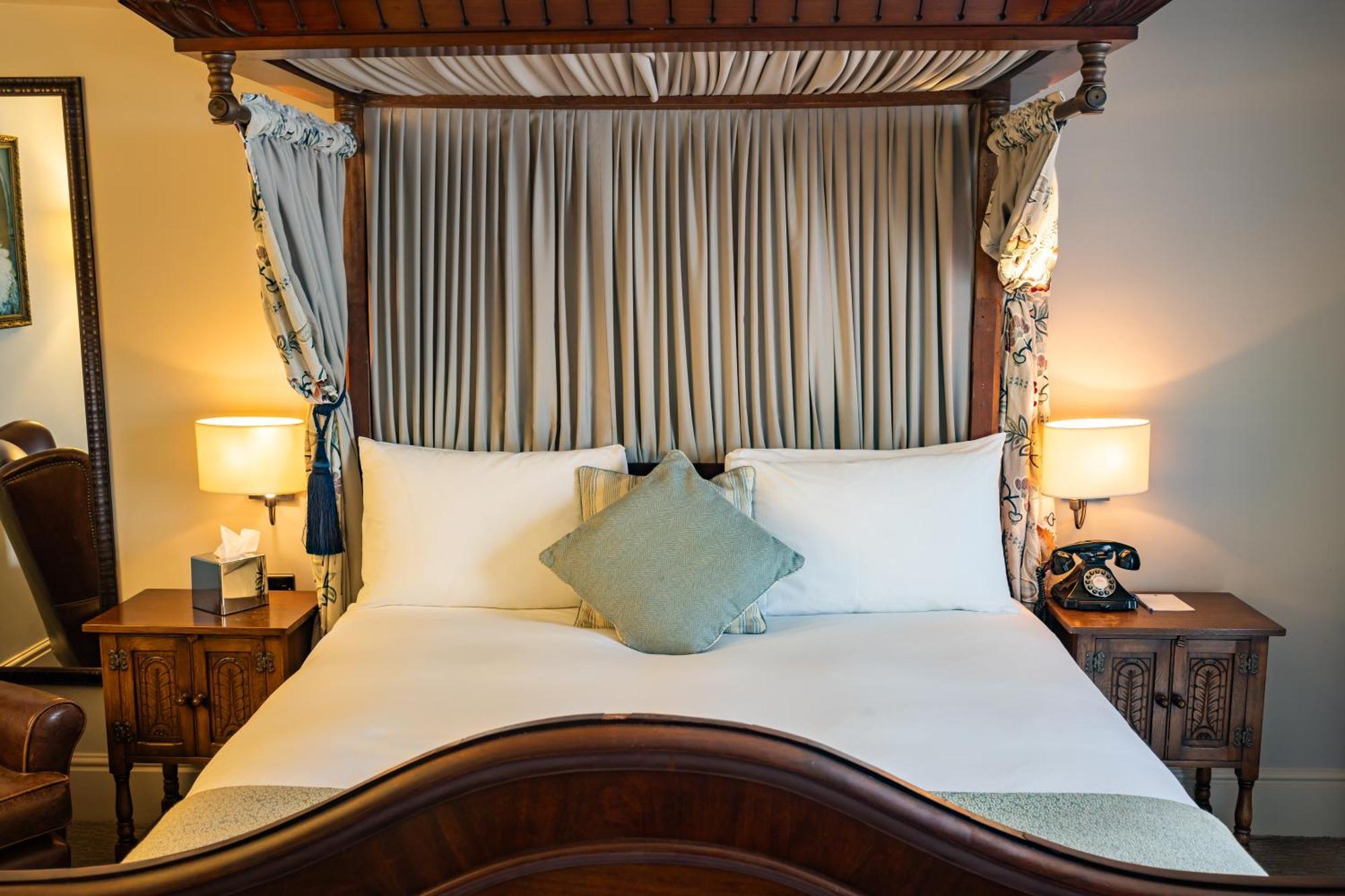 The Red Lion Hotel Hillingdon kerület Kültér fotó