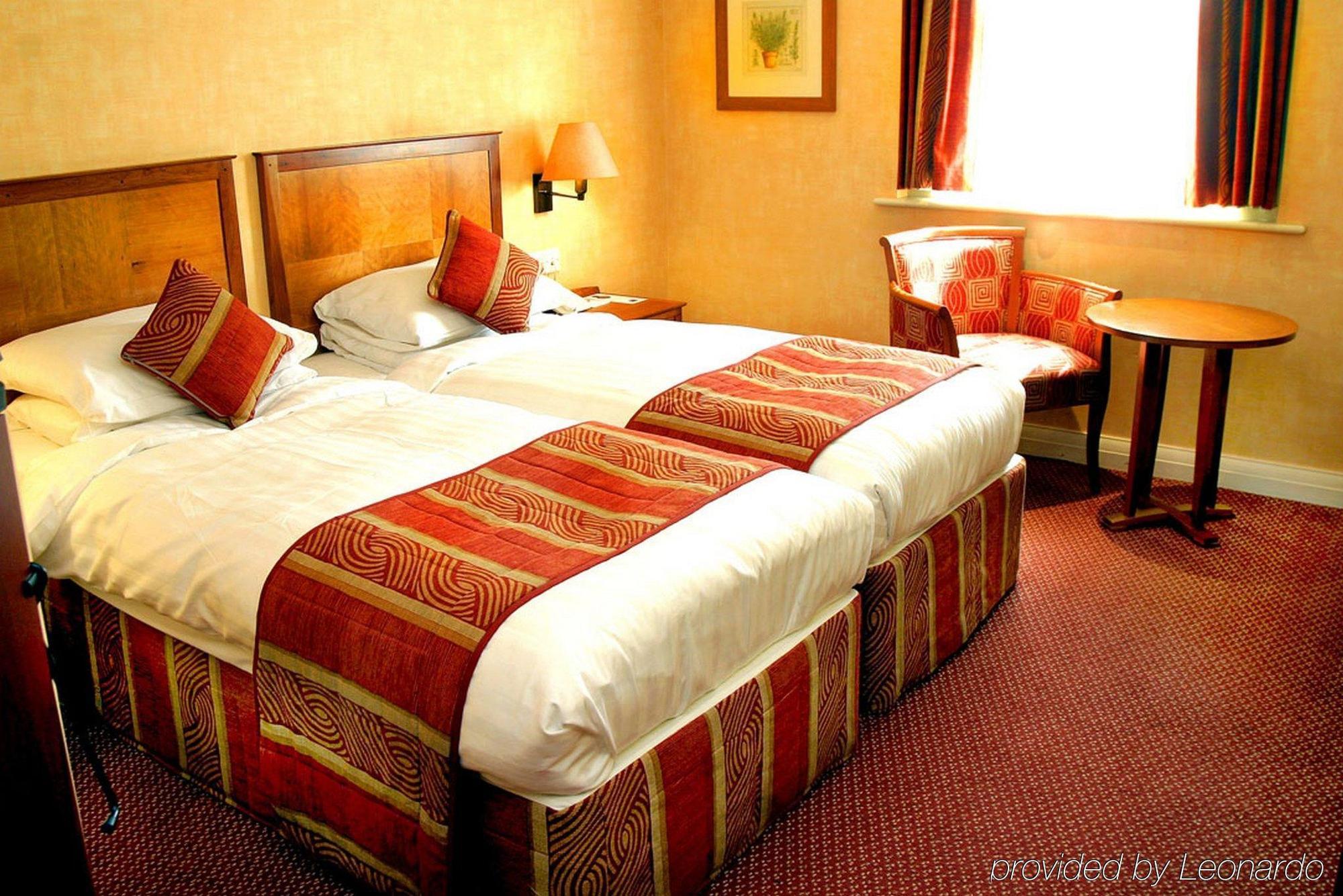The Red Lion Hotel Hillingdon Szoba fotó